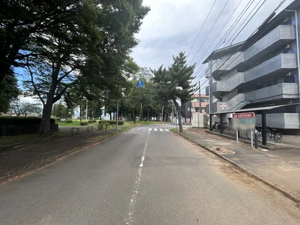 北西側前面道路