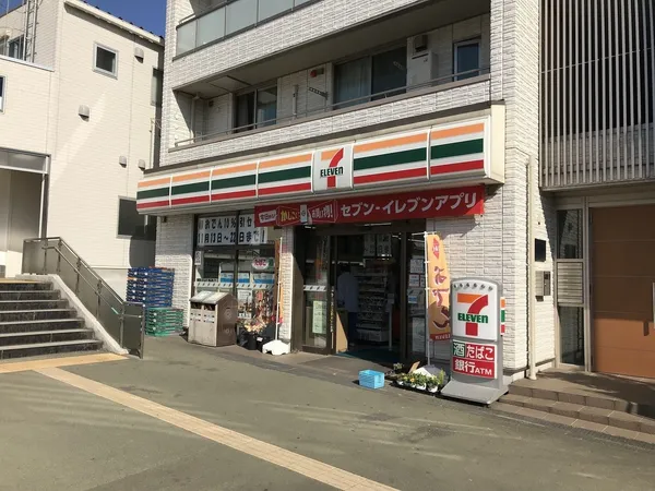 徒歩6分。