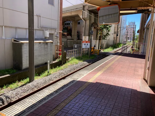 徒歩8分。