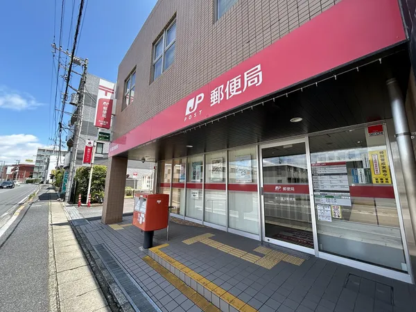 徒歩6分。