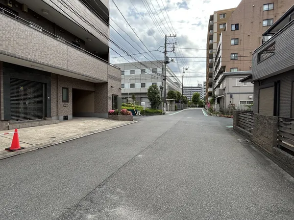 北西側前面道路