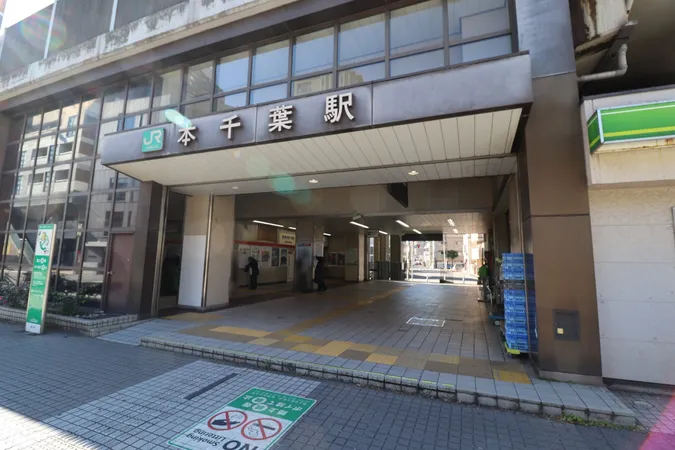 徒歩6分。
