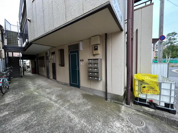 アパート入口