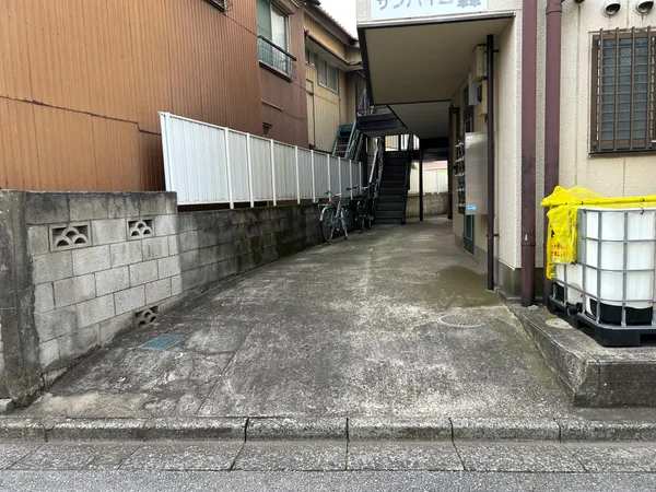 アパート入口