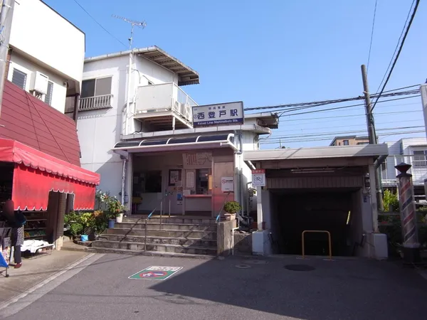 徒歩5分。