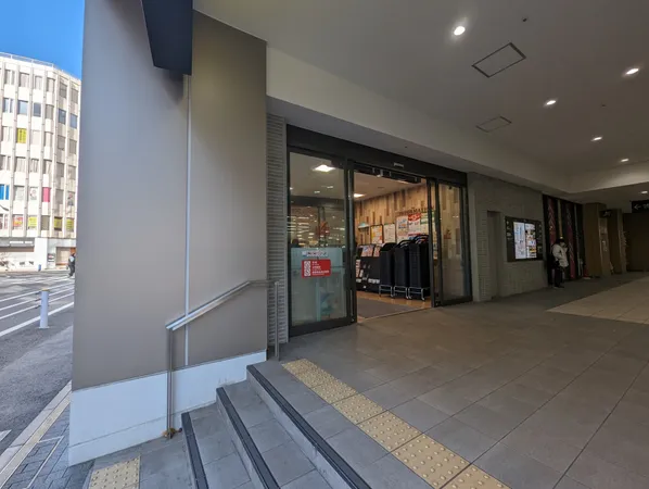 徒歩9分。
