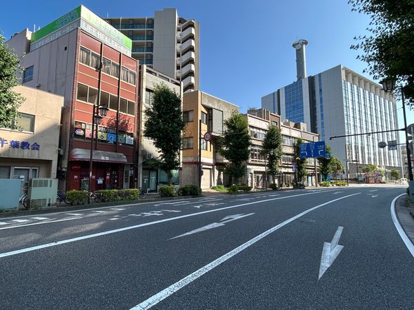 前面道路含む外観