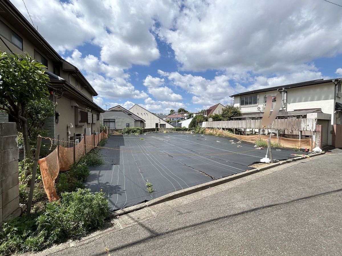 前面道路含む外観