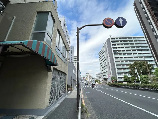 前面道路含む外観