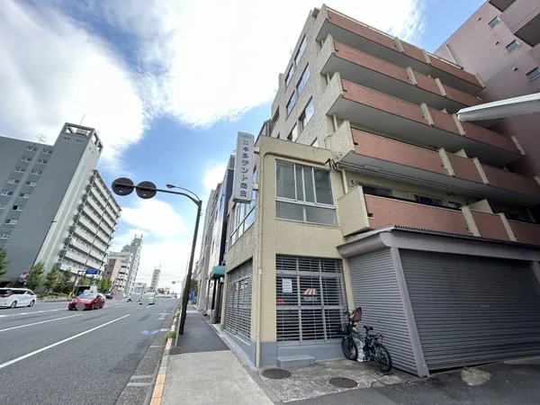 前面道路含む外観