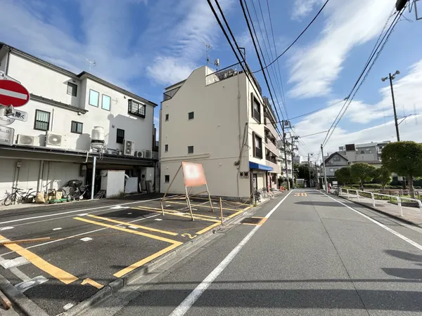前面道路含む外観