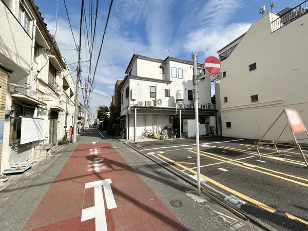 前面道路含む外観