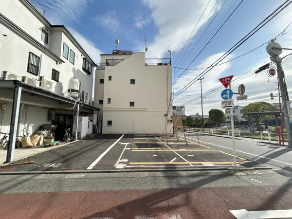 前面道路含む外観