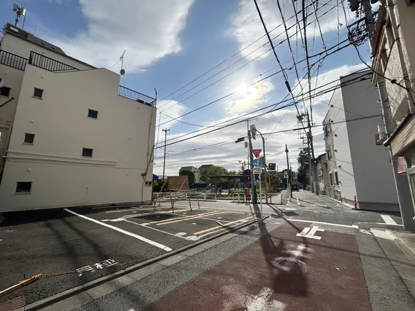 前面道路含む外観