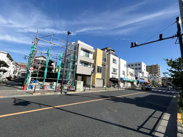 前面道路含む外観