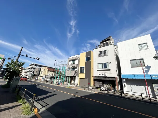 前面道路含む外観