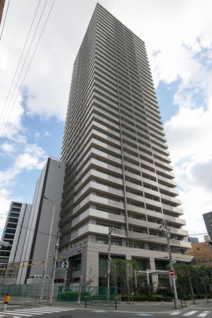 ローレルタワー梅田 外観