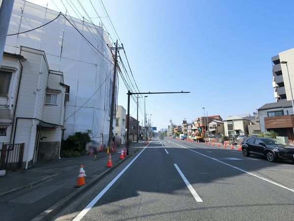 前面道路含む外観