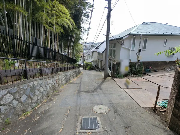 前面道路（２０２６年４月撮影）