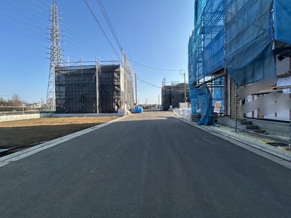 国分寺市高木町1丁目 4号棟 前面道路含む外観