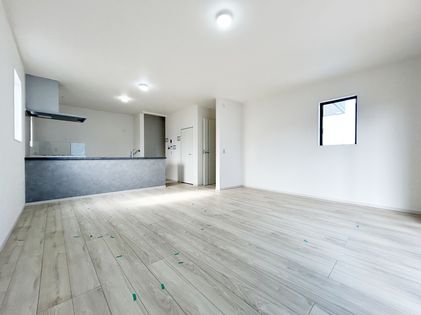国分寺市高木町1丁目 4号棟 リビング