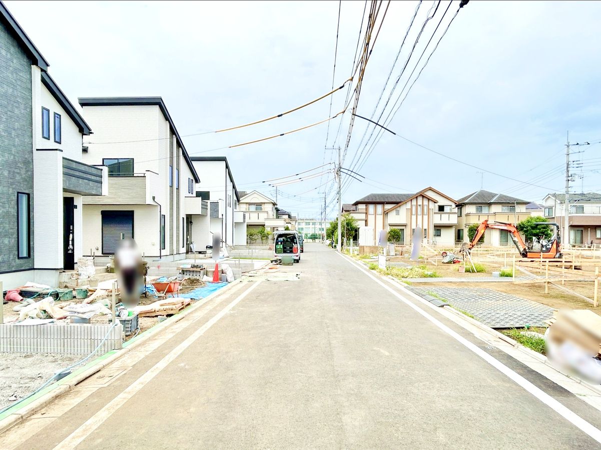 小平市鈴木町1丁目 新築戸建A号棟 前面道路含む外観 前面道路含む外観