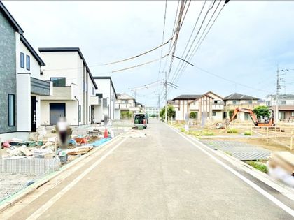 小平市鈴木町1丁目 新築戸建B号棟 前面道路含む外観 前面道路含む外観