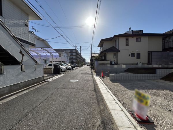 さいたま市北区植竹町1丁目 1号棟 前面道路含む外観