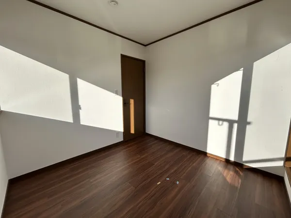 西側洋室約４．５帖