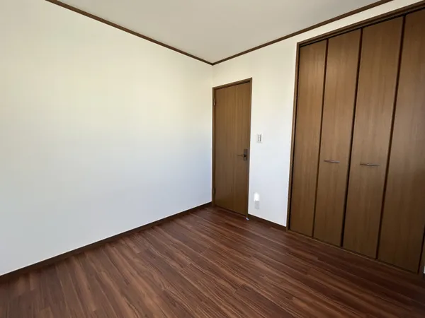 東側洋室約４．５帖