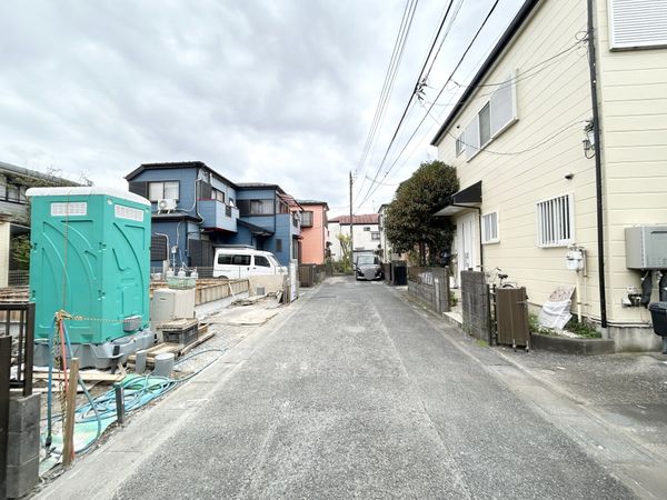 さいたま市西区大字西遊馬 A号棟 前面道路含む外観